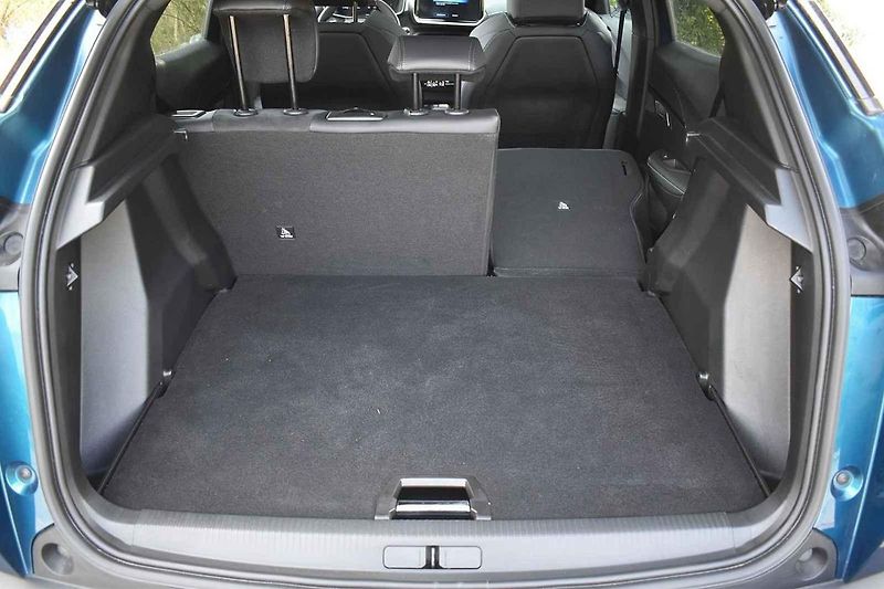 Peugeot 2008 je stylový i praktický rodinný doplněk.
