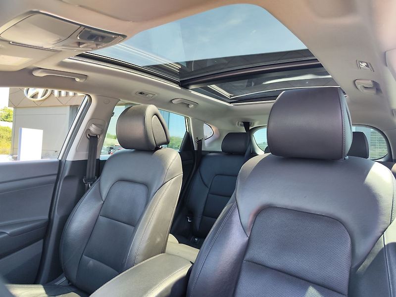 Hyundai Tucson 2.0 CRDi/136kW Premium AT 4x4 - fotka 18 z 37