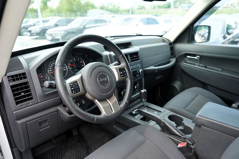 Jeep Cherokee 2.8 CRD L/automat/tažné/klima/ - fotka 22 z 37