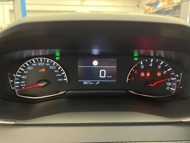 Peugeot 208 1.2l PURETECH 55 kW - fotka 10 z 19