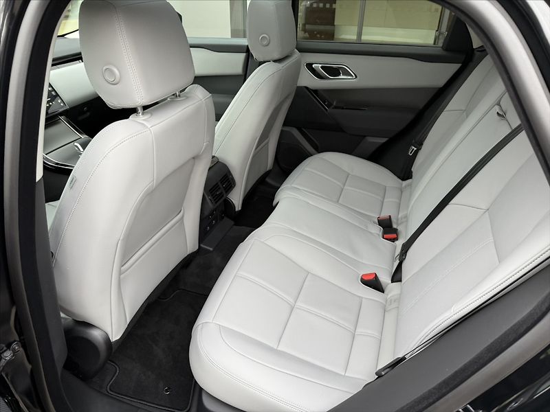 Land Rover Range Rover Velar 3,0   DYNAMIC SE P400 - fotka 18 z 21