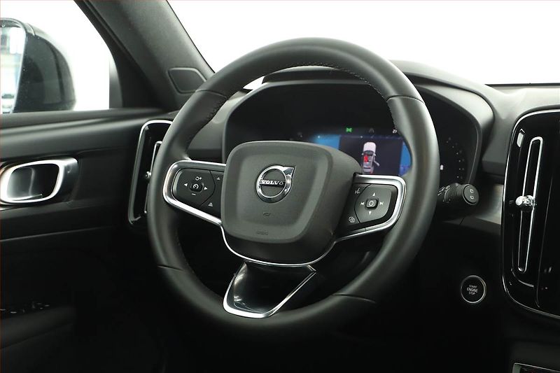 Volvo XC40 (2022) B3 - fotka 8 z 18