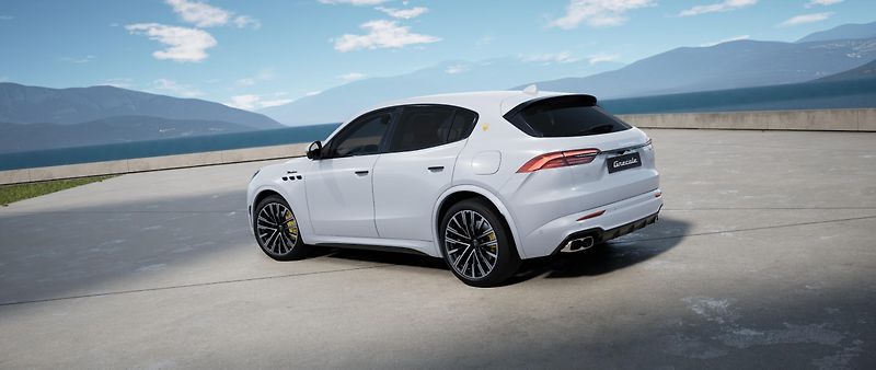 Maserati Grecale (2026) Modena V6 390HP - fotka 2 z 8