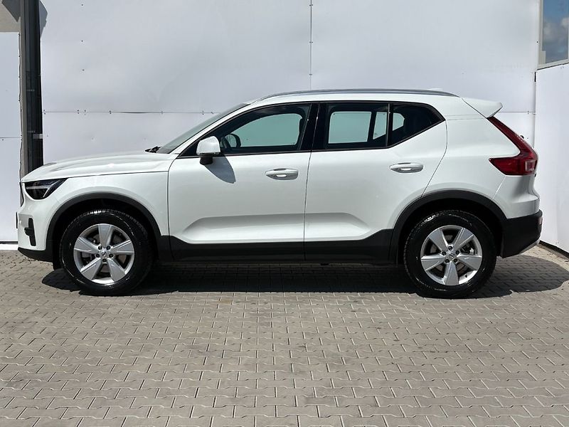 Volvo XC40 CORE B3 FWD 120kW - fotka 11 z 21