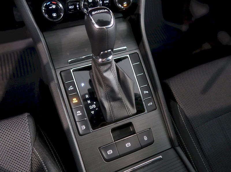 Škoda Superb (2022) iV STYLE 1.4TSI 160KW DSG TAŽN - fotka 34 z 44