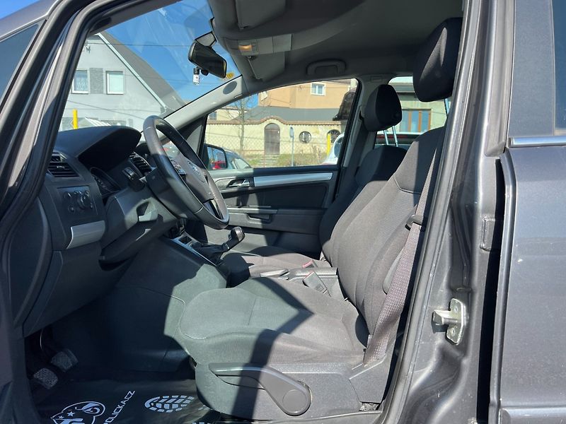 Opel Zafira (2010) 1.8i 103 kW 7 míst,Klima,Stav - fotka 12 z 19