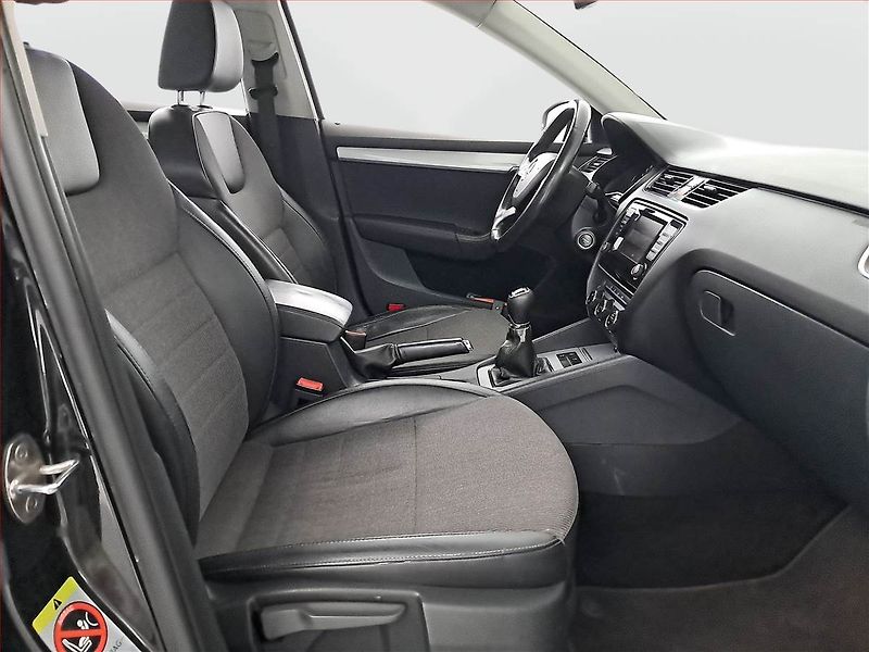 Škoda Octavia (2014) 1.6 TDI, Serv.kniha, Navi - fotka 9 z 16