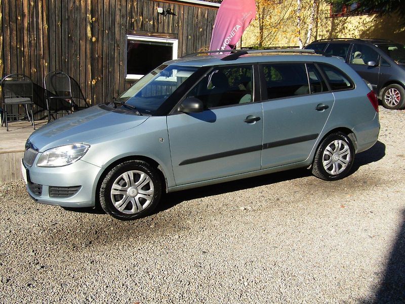 Škoda Fabia (2012) 1.2 12v 44kW ZIMNÍ PNEU - fotka 2 z 34