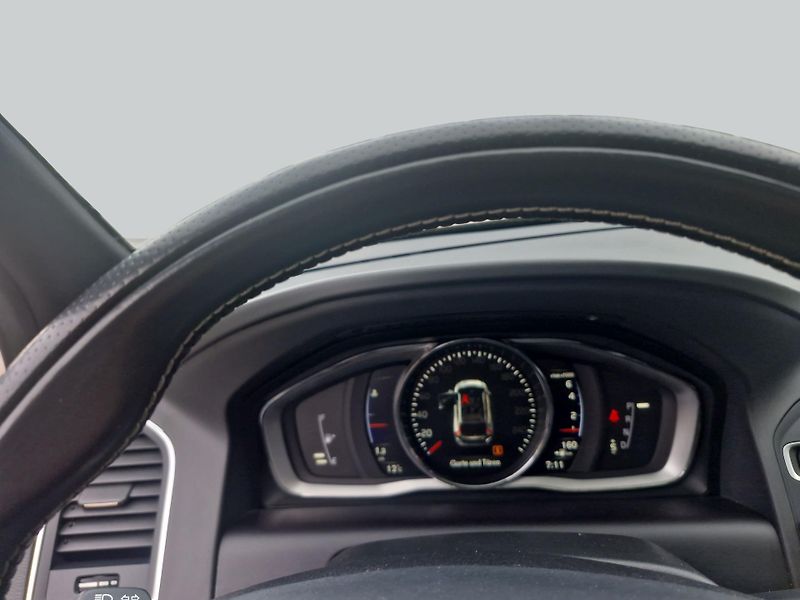Volvo XC60 T5 AWD Aut. RDesign #TAŽNÉ - fotka 13 z 16