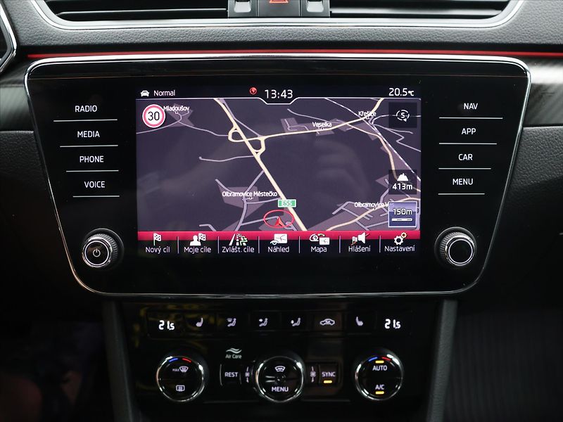 Škoda Superb 2.0 TDI 140kW SportLine DSG CZ - fotka 21 z 32