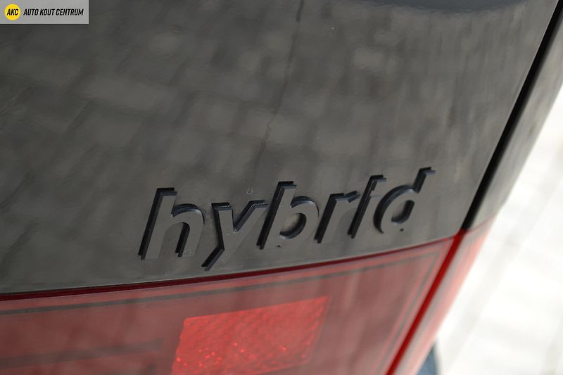 Hyundai Santa Fe 1.6T-GDI HEV 4WD CALLIGRAPHY 7 - fotka 34 z 95