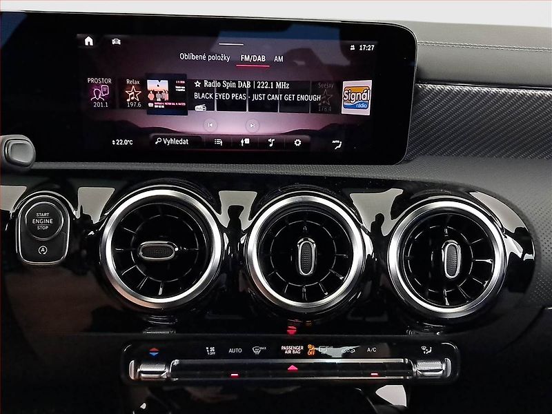 Mercedes-Benz CLA (2024) 200 d - fotka 12 z 19