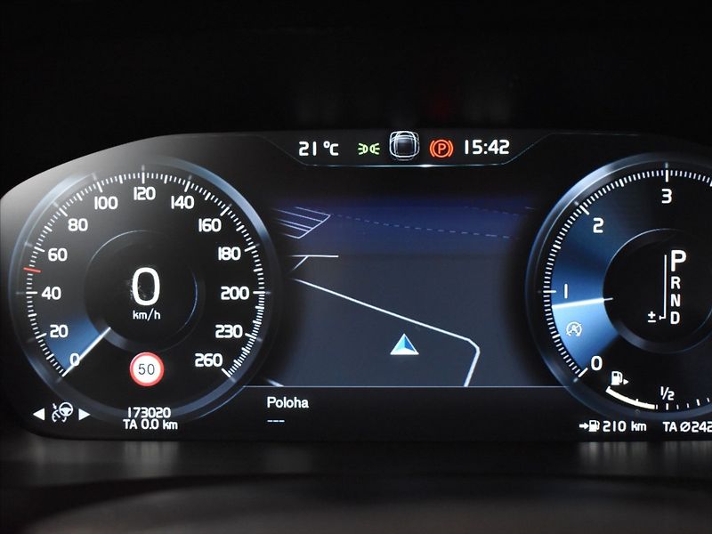 Volvo XC90 2,0 D5 AWD INS, Bowers,vzduch, - fotka 31 z 31