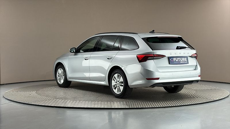 Škoda Octavia 2.0 TDI Ambition Combi - fotka 2 z 24