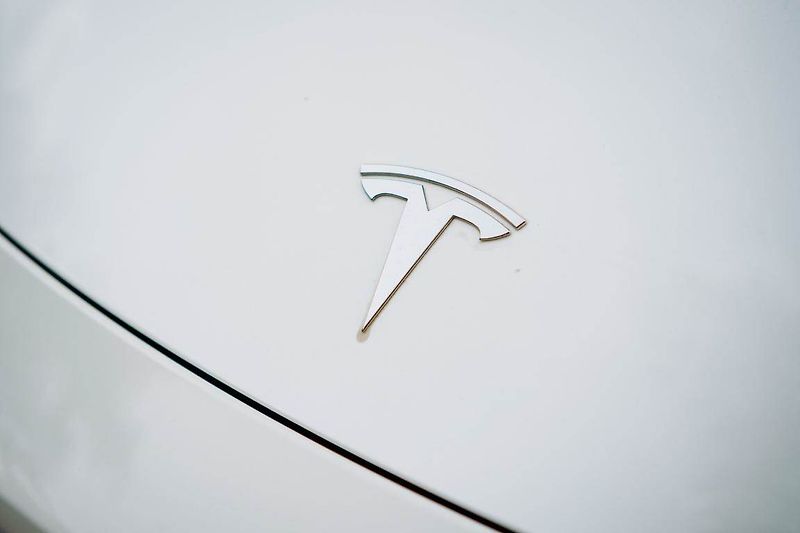 Tesla Model Y (2022) Long Range AWD 79kWh, SoH 91% - fotka 8 z 27
