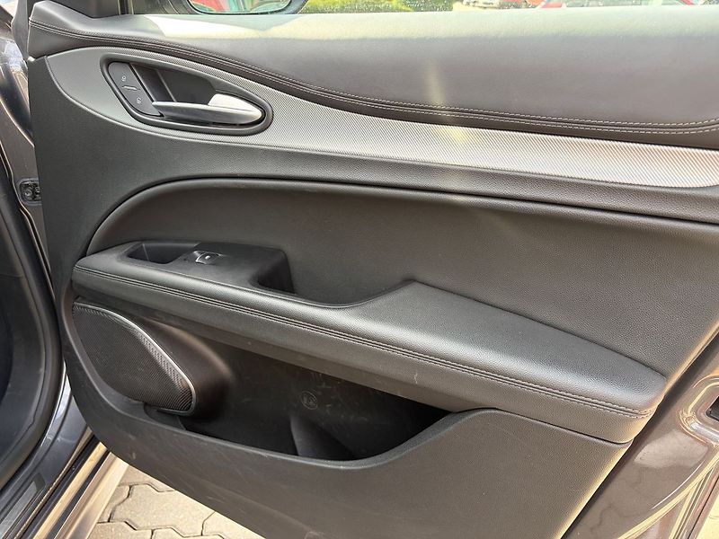 Alfa Romeo Stelvio 2.0T 280k AWD Veloce AT8 - fotka 8 z 10