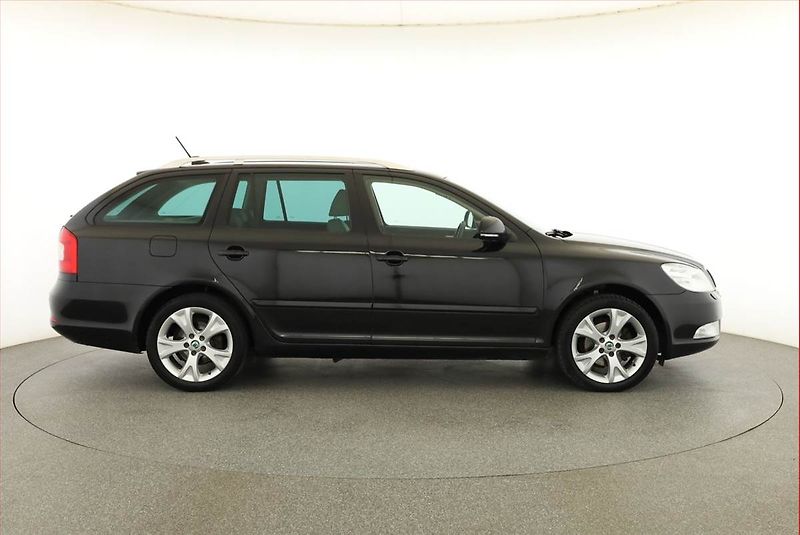 Škoda Octavia (2012) Elegance 1.8 TSI, Automat - fotka 6 z 14