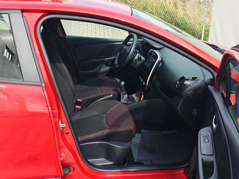 Renault Clio (2015) 1,2 16V 54 kW Limited - fotka 17 z 40