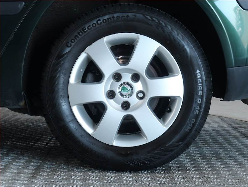Škoda Octavia (2004) Ambiente 1.9 TDI, nová STK - fotka 14 z 15