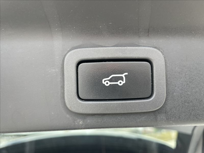 Jaguar F-Pace 3,0 d 221kw AWD Aut. DPH - fotka 11 z 33