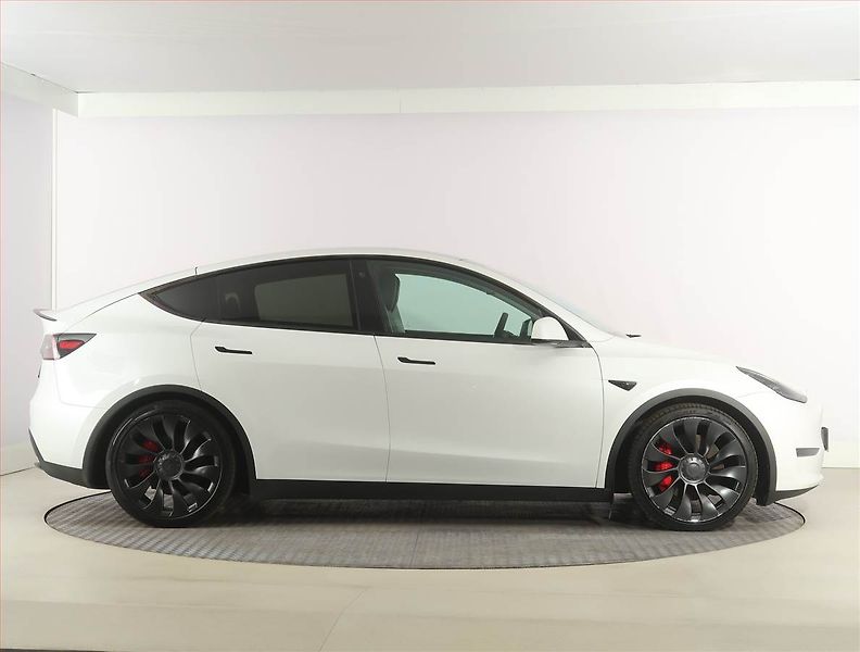Tesla Model Y (2023) Performance 79kWh, SoH 93% - fotka 6 z 33