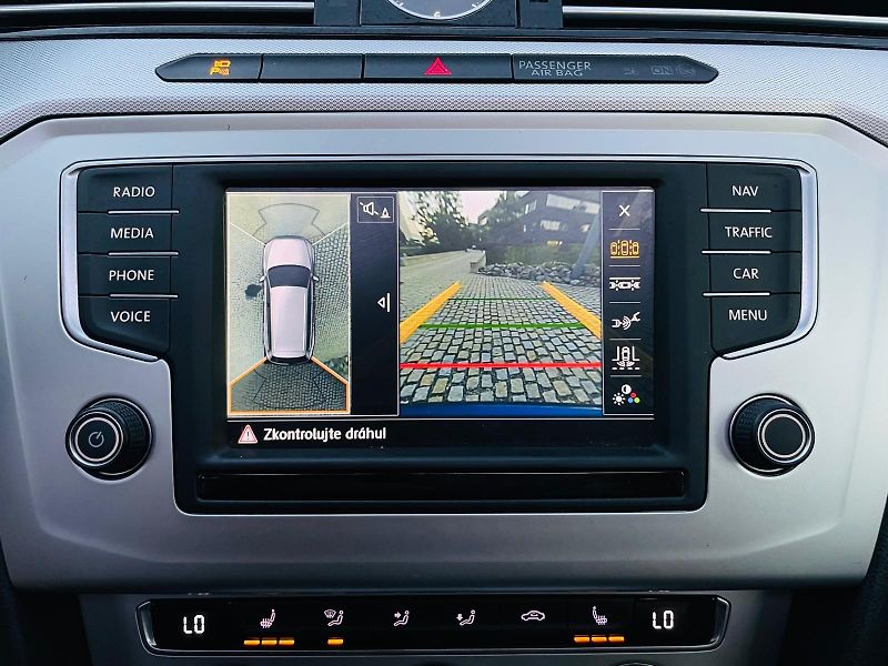 Volkswagen Passat 2.0TDI AUTOMAT KAMERY SERVISKA - fotka 35 z 49