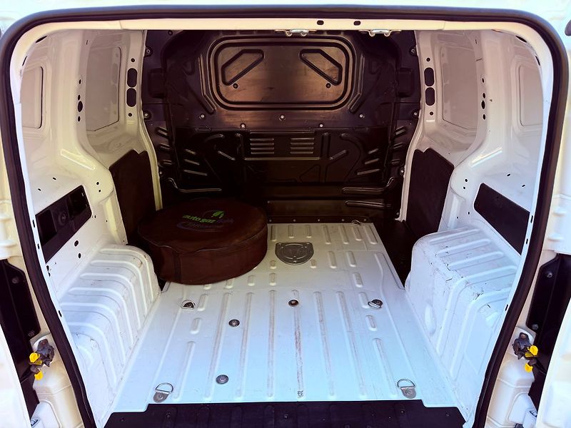 Fiat Fiorino 1.4 LPG, Klimatizace - fotka 9 z 19