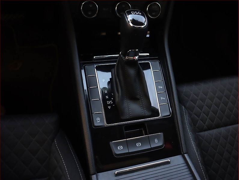 Škoda Superb (2017) 1.6 TDI, Automat, Navi - fotka 17 z 23