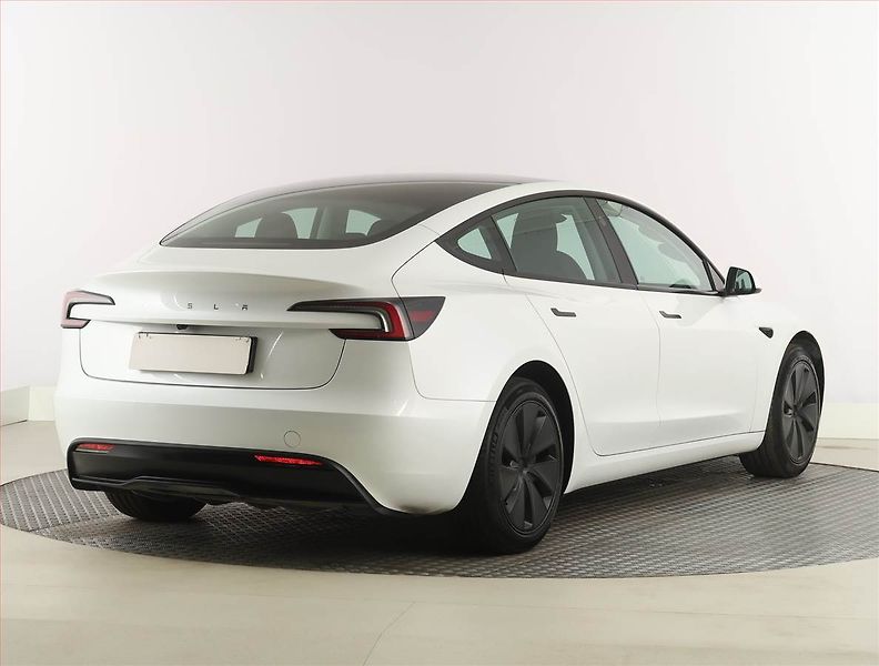 Tesla Model 3 (2025) Long Range RWD 79kWh, SoH 94% - fotka 5 z 27