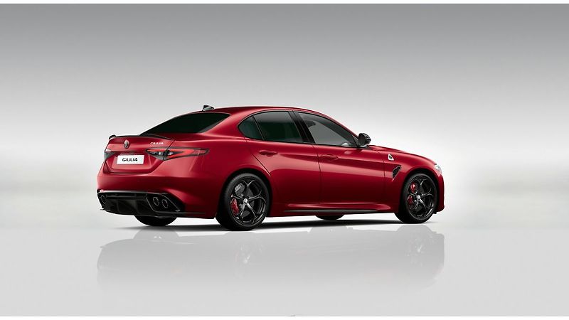 Alfa Romeo Giulia QV Collezione 2.9 V6 BiTurbo 5 - fotka 3 z 6