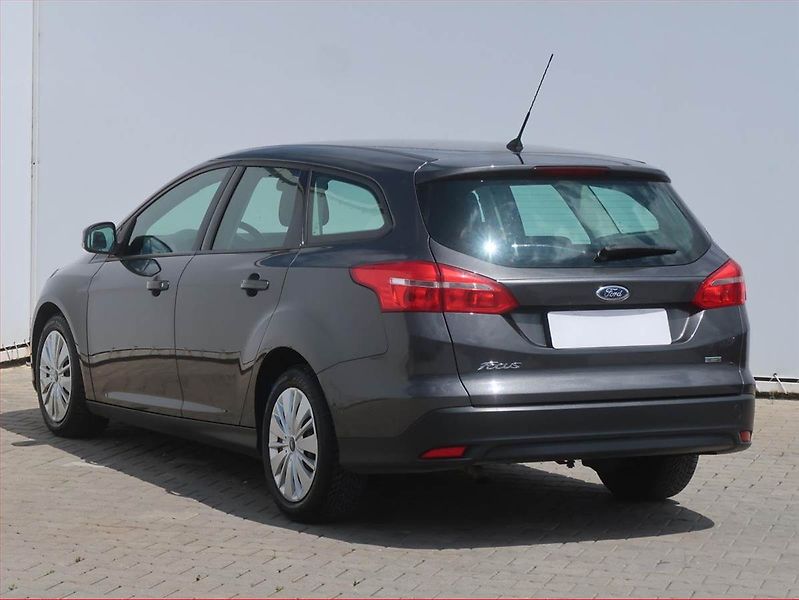 Ford Focus (2015) 1.0 EcoBoost, Tempomat - fotka 4 z 14