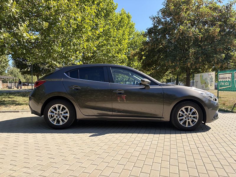 Mazda 3 2.0 Center-Line - fotka 9 z 20