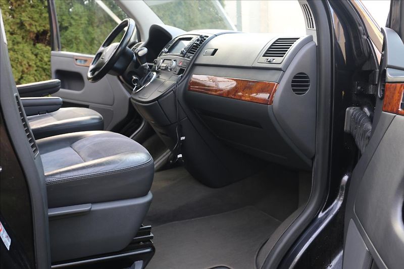 Volkswagen Multivan 2,5 TDi, Tažné , Klima - fotka 27 z 40