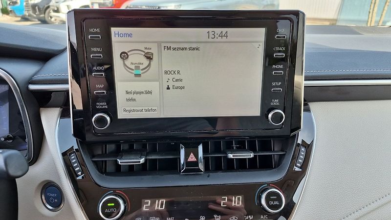 Toyota Corolla Executive 1.8 Hybrid - fotka 15 z 25