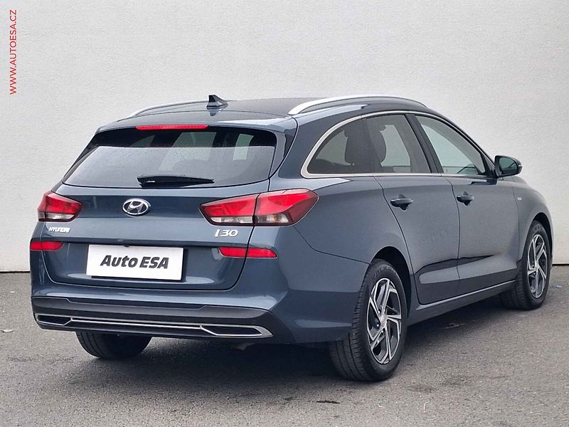 Hyundai i30 (2022) 1.5T, ČR, LED, autoAC - fotka 4 z 19