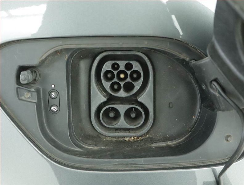 Volkswagen Golf (2018) 32 kWh - 37 Ah, SoH 84% - fotka 17 z 18