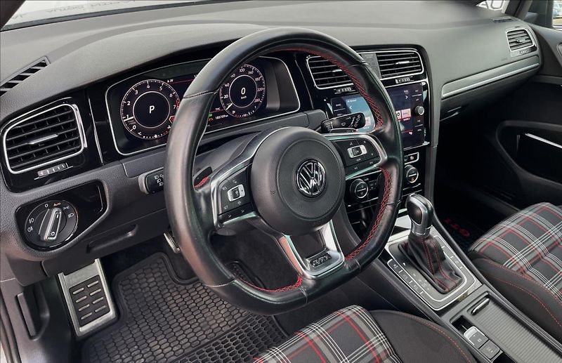 Volkswagen Golf 2,0 GTI  -APR 210kw Performanc - fotka 12 z 27