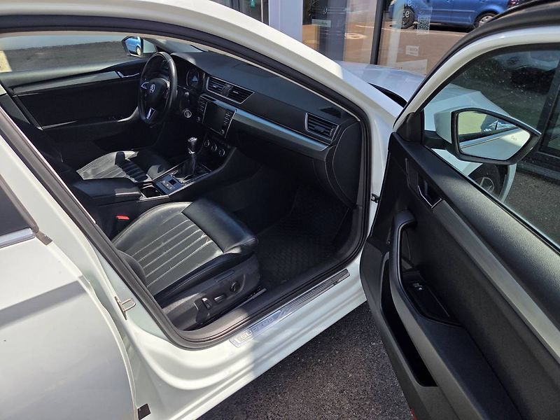 Škoda Superb (2015) 1.4 TSI Style Plus - fotka 50 z 53