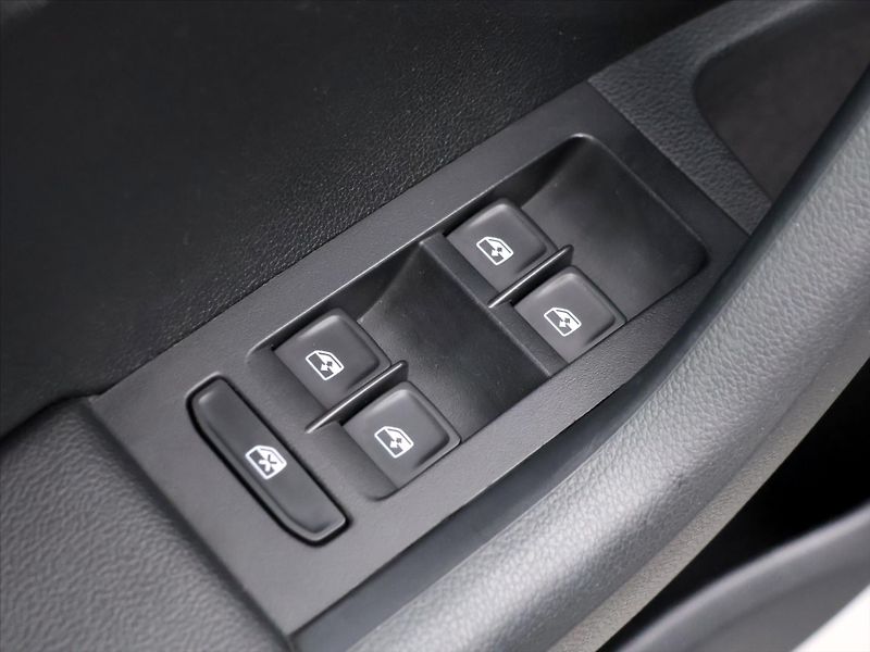Škoda Octavia RS 2.0 TSI 180kW Challenge - fotka 15 z 32