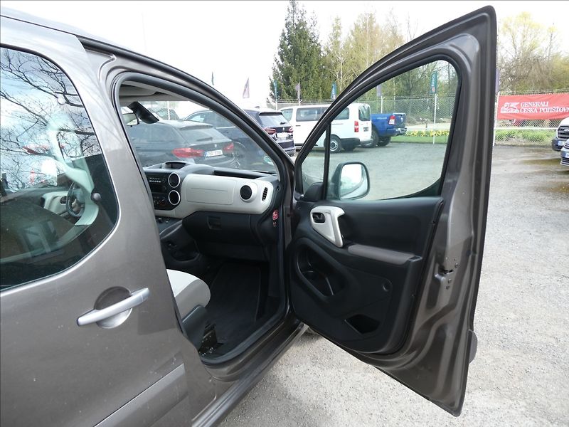 Citroën Berlingo 1,6 HDi 73kW MULTISPACE, závěs - fotka 21 z 37