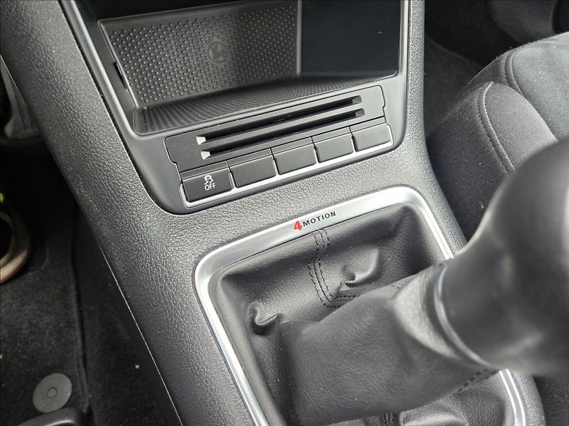 Volkswagen Tiguan 2,0 TDI  4x4 - fotka 20 z 23