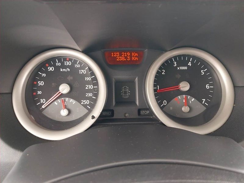 Renault Mégane (2003) 1.6 16V , Klima - fotka 11 z 17