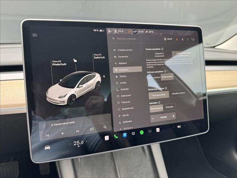 Tesla Model 3 LR REFRESH 4WD 82kWh - fotka 21 z 32
