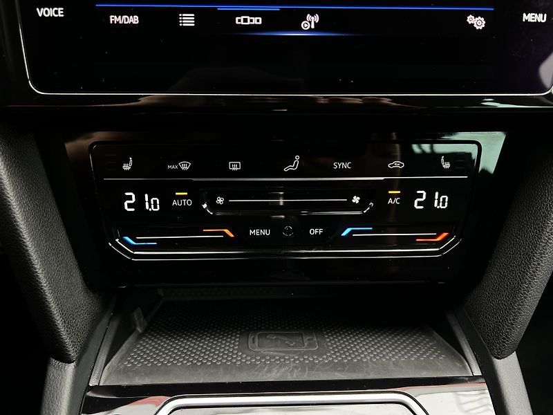 Volkswagen Passat 2.0TDI DSG 110kW Business DPH - fotka 15 z 27