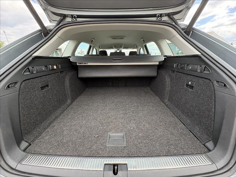 Škoda Superb 1,6 TDi 88kW Xenon,ACC,Výhřev - fotka 29 z 36