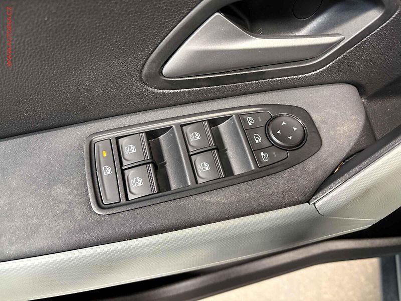 Dacia Duster (2024) 1.2 TCe, 1.maj,ČR, Prestige - fotka 12 z 19