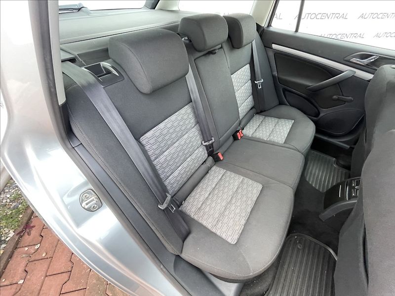 Škoda Octavia 1,4 Tsi Family 90kw , Navi , s - fotka 21 z 22