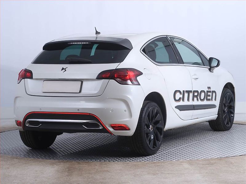 Citroën DS4 (2011) 2.0 BlueHDI, Navi, Xenony - fotka 5 z 21