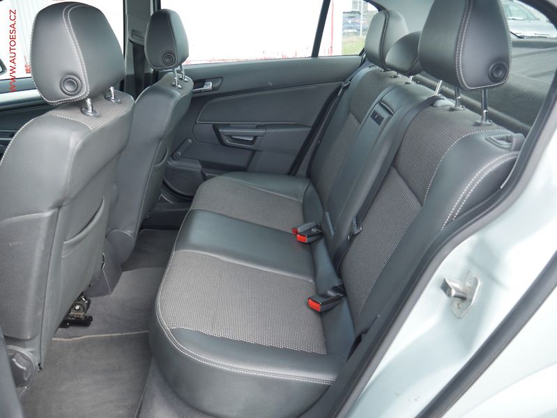 Opel Astra (2009) 1.6i, ČR, AT, AC - fotka 10 z 15