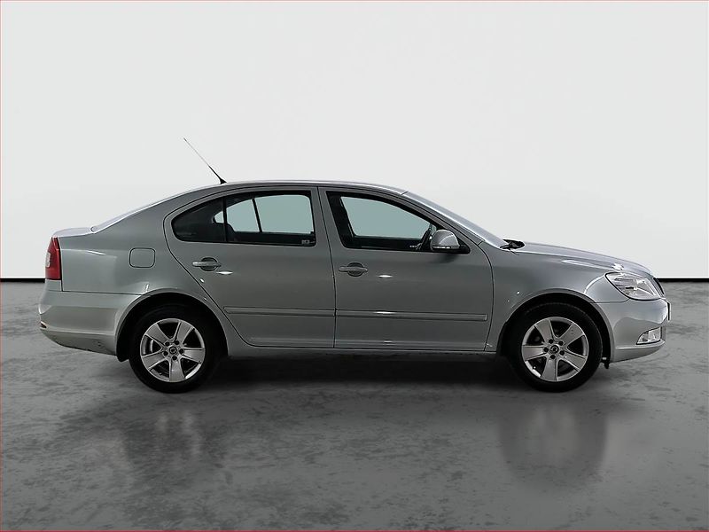 Škoda Octavia (2009) 1.4 TSI, Tempomat - fotka 6 z 17
